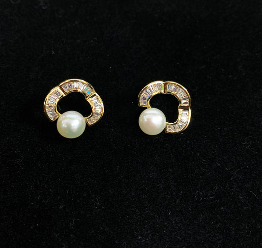 Stud Earrings With Cultured Freshwater Pearls